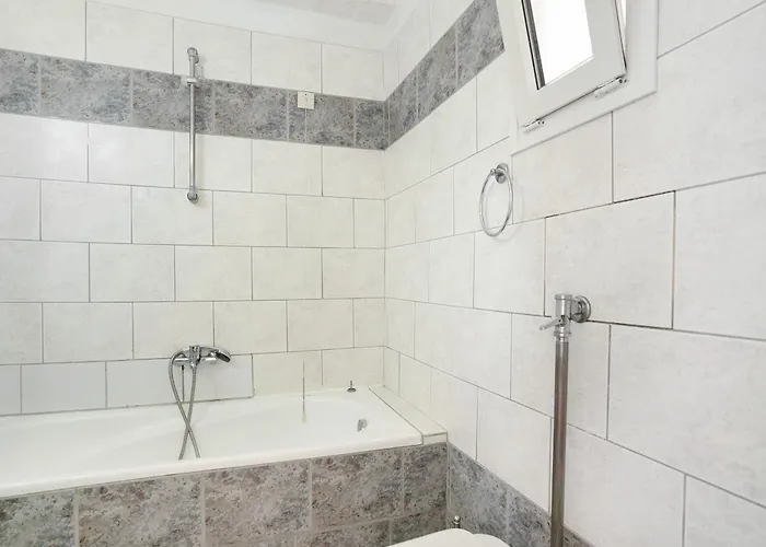 Mezoneta 2 Nydri (Lefkada)