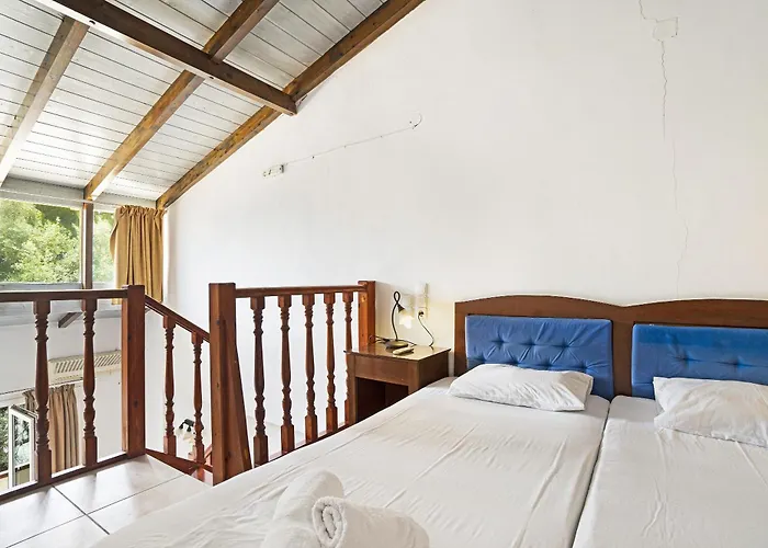 Mezoneta 2 Nydri (Lefkada)