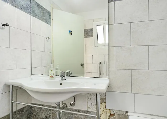 Mezoneta 2 Nydri (Lefkada)